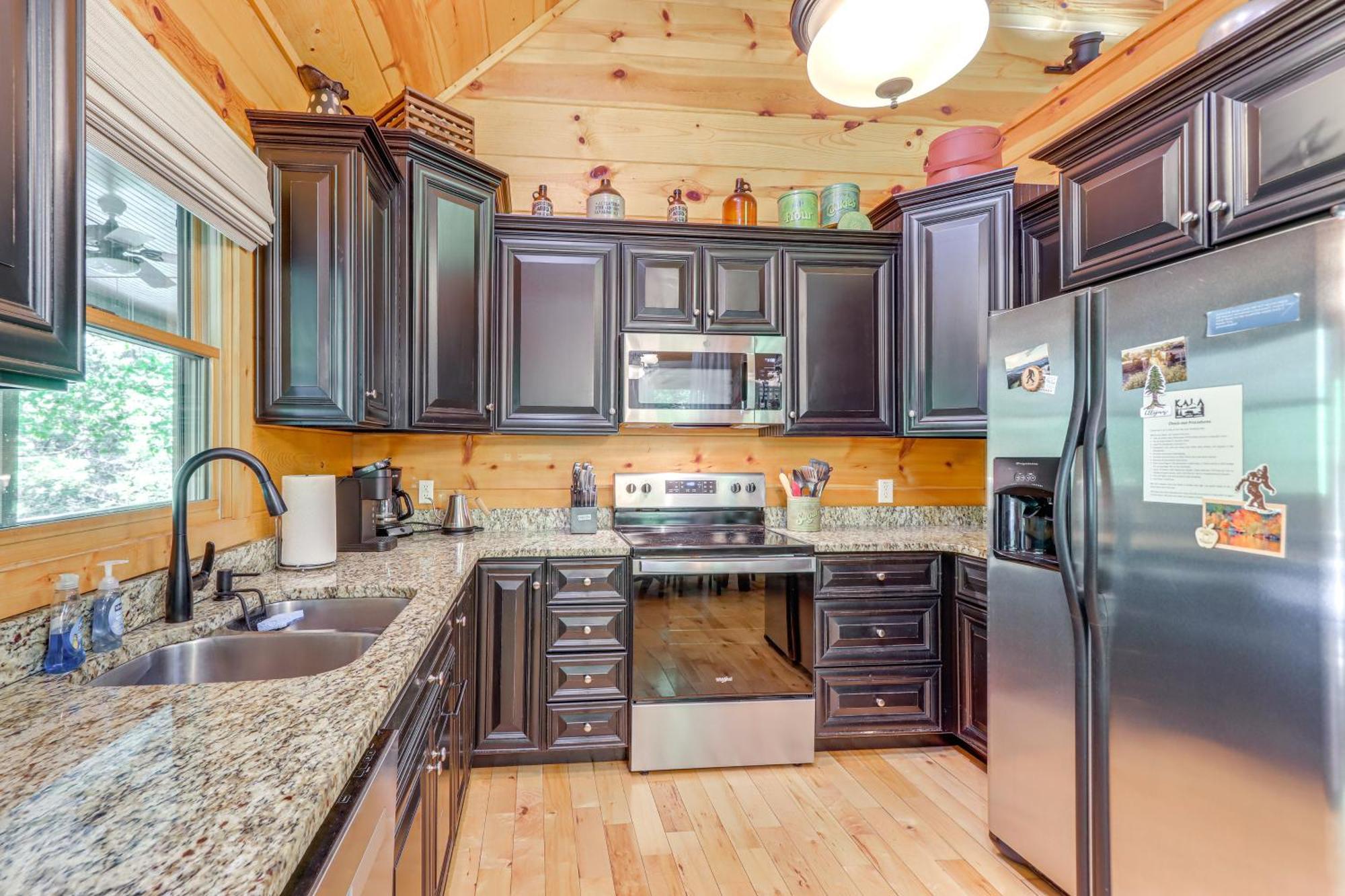 Lakeside Cabin Game Room, Dock, Orchard, Wineries Ellijay Exteriör bild